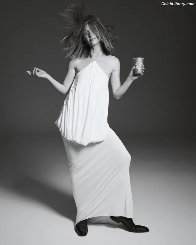 Rose Byrne photo 18 of 435