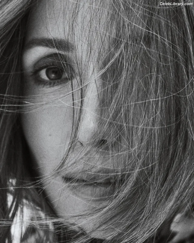 Rose Byrne photo 13 of 435