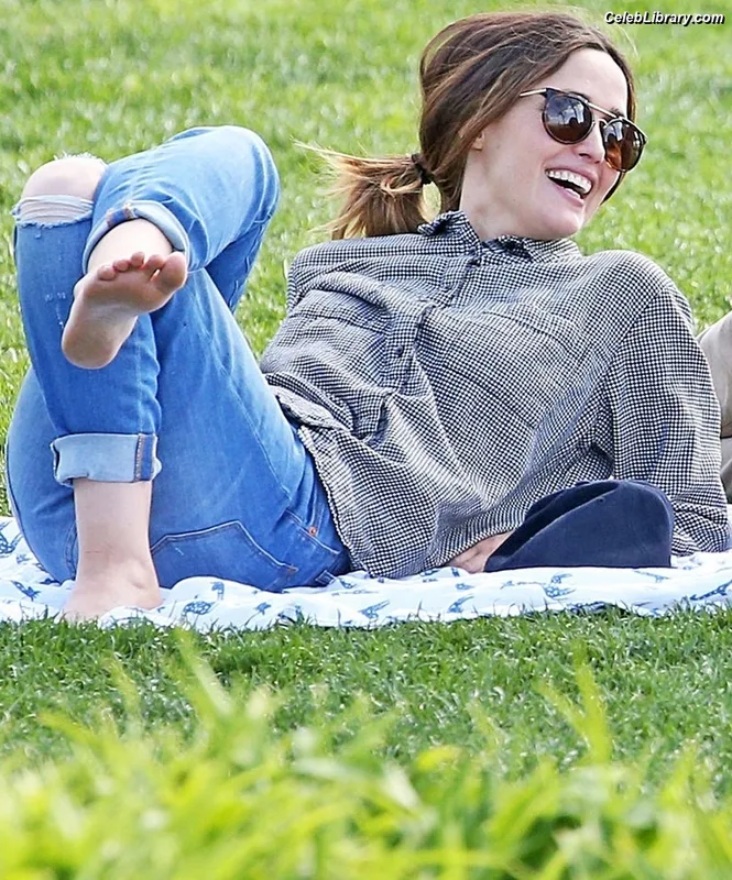 Rose Byrne photo 16 of 435
