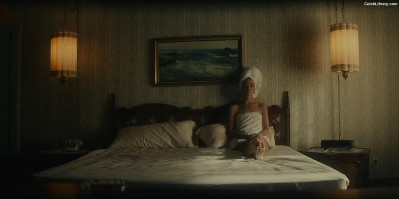 Rose Byrne photo 8 of 435
