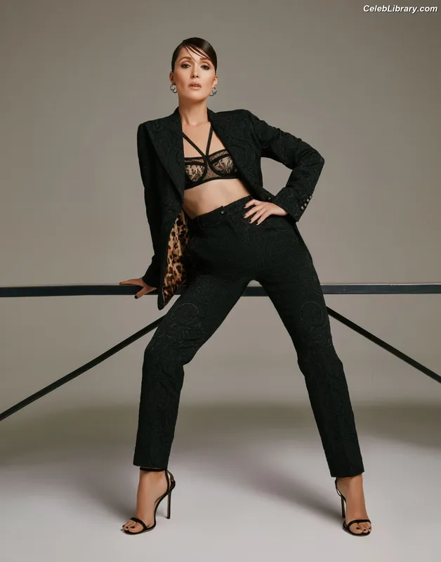 Rose Byrne photo 9 of 435