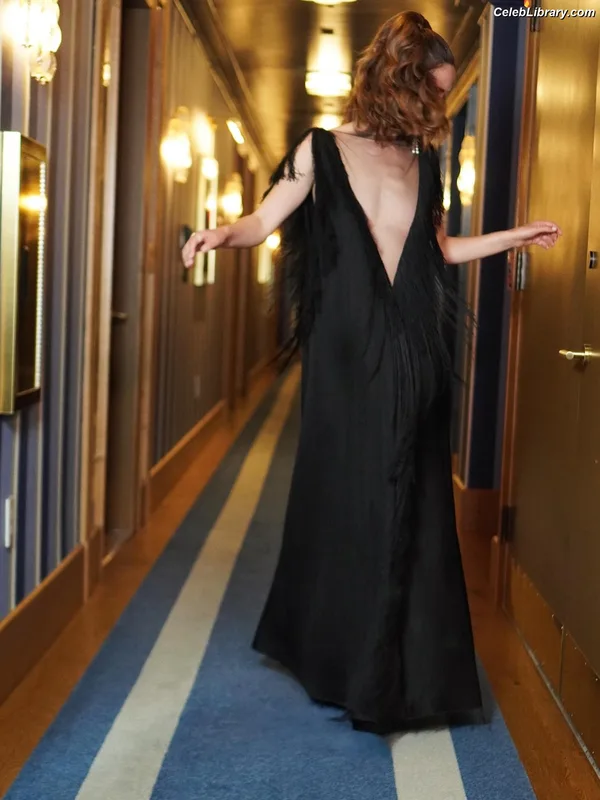Rose Byrne photo 17 of 435