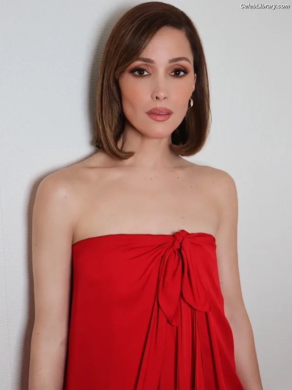 Rose Byrne photo 6 of 435