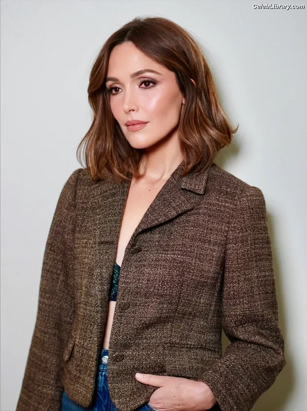 Rose Byrne photo 11 of 435