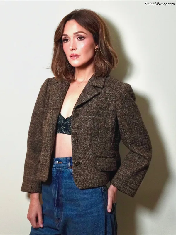 Rose Byrne photo 12 of 435