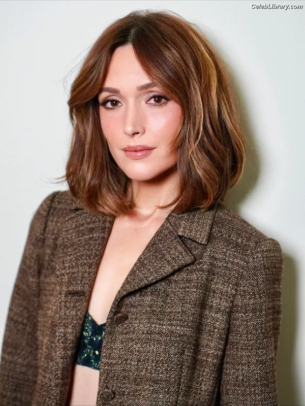 Rose Byrne photo 14 of 435