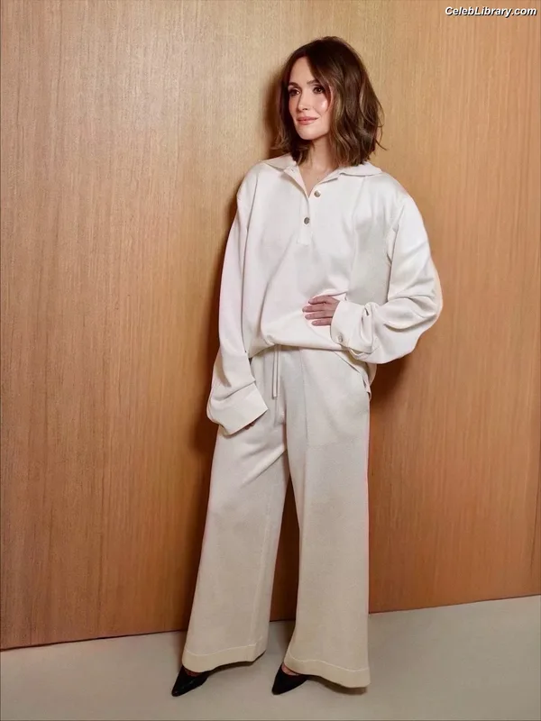 Rose Byrne photo 16 of 435