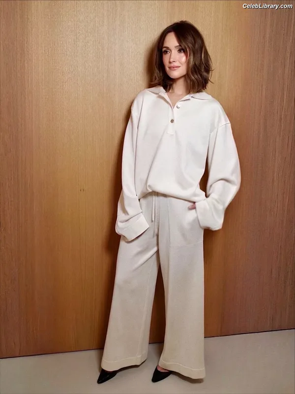 Rose Byrne photo 19 of 435