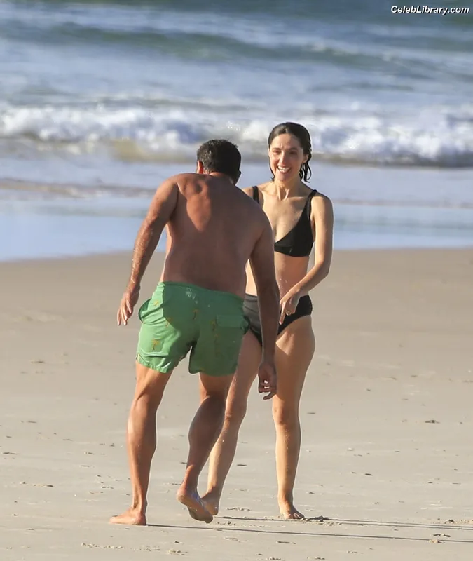 Rose Byrne photo 8 of 435