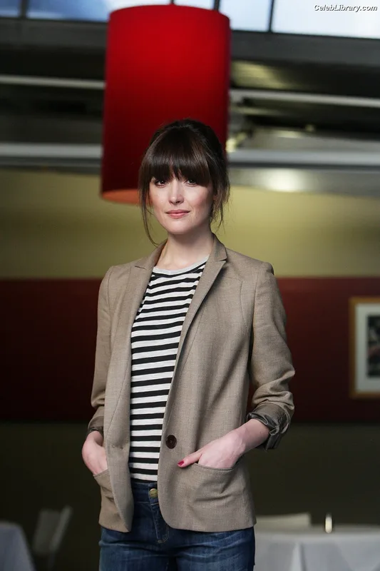 Rose Byrne photo 24 of 435