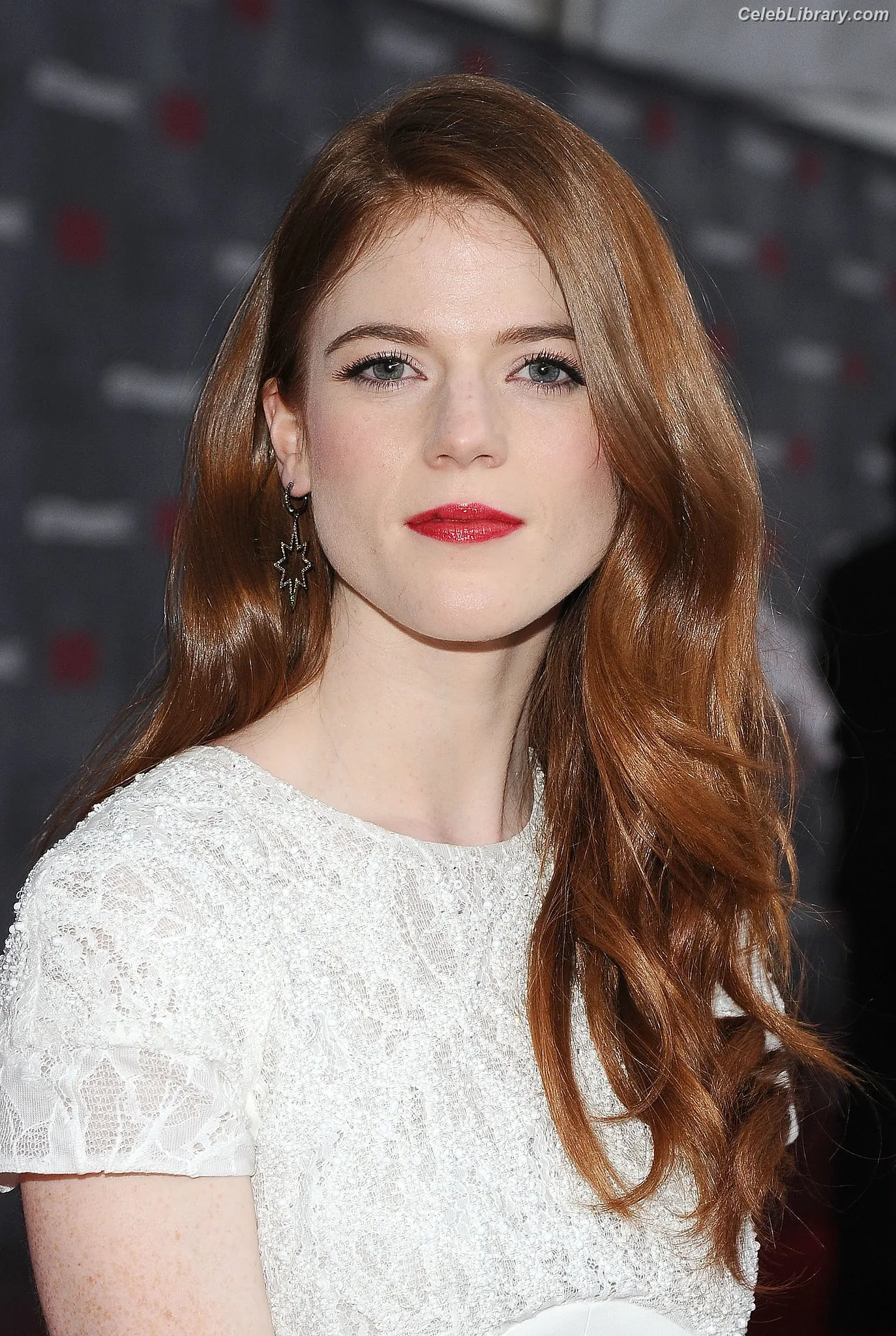 Rose Leslie photo 8 of 43