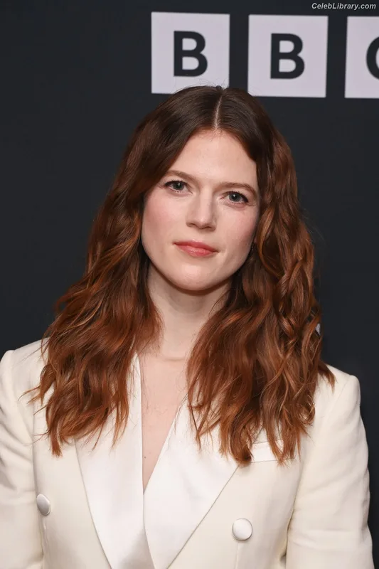 Rose Leslie photo 3 of 44