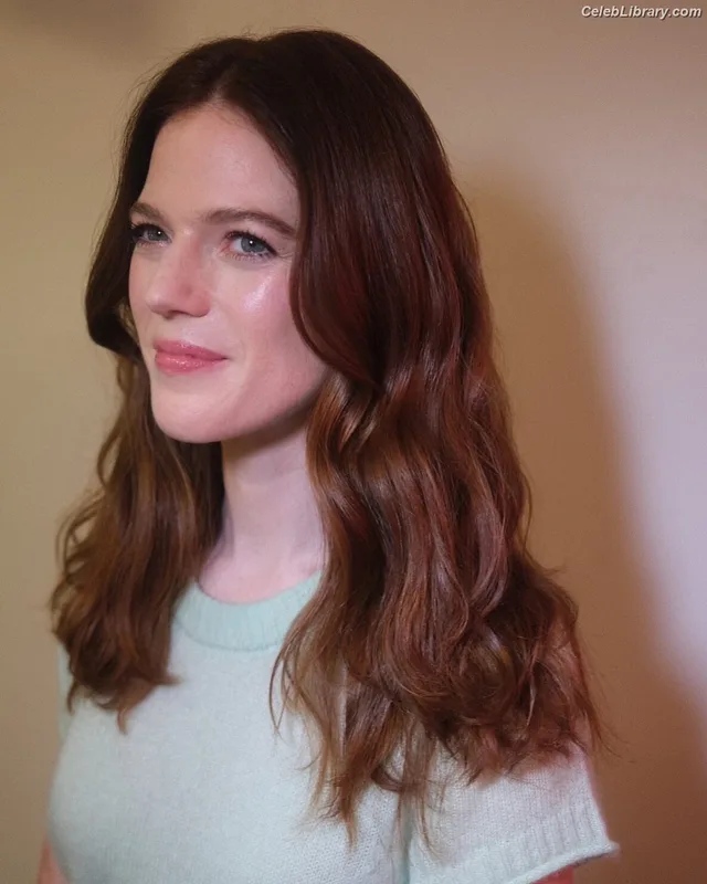 Rose Leslie photo 5 of 44