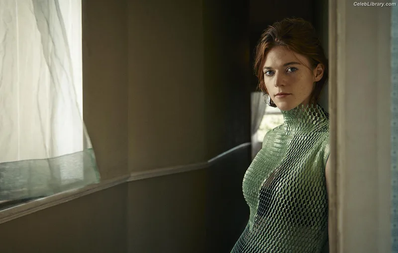 Rose Leslie photo 8 of 44