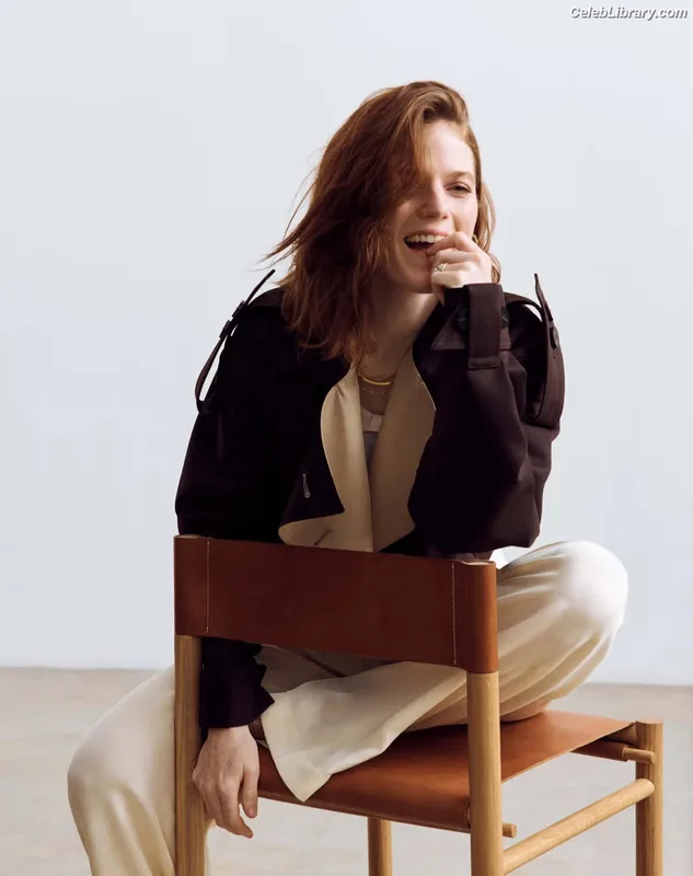 Rose Leslie photo 12 of 44