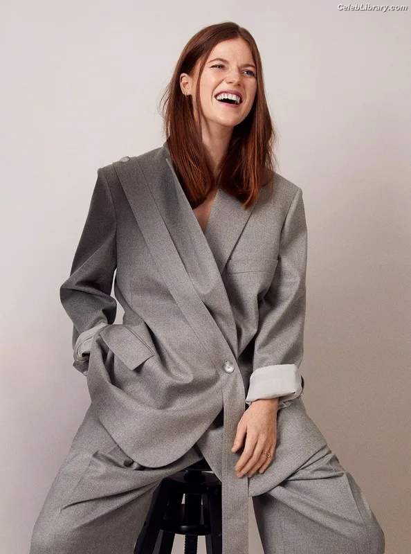 Rose Leslie photo 16 of 44