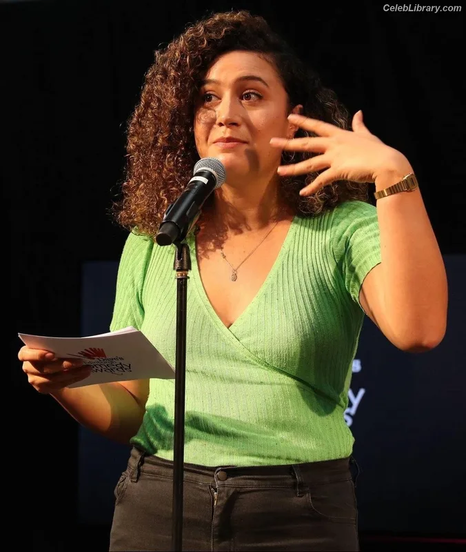 Rose Matafeo photo 15 of 41