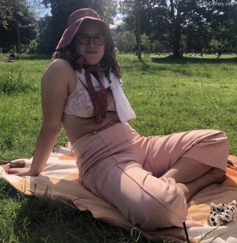 Rose Matafeo photo 20 of 41