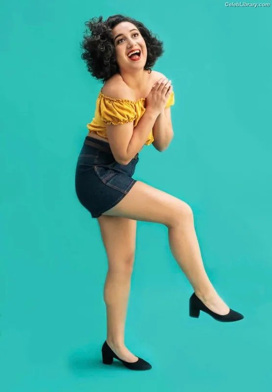 Rose Matafeo photo 13 of 41