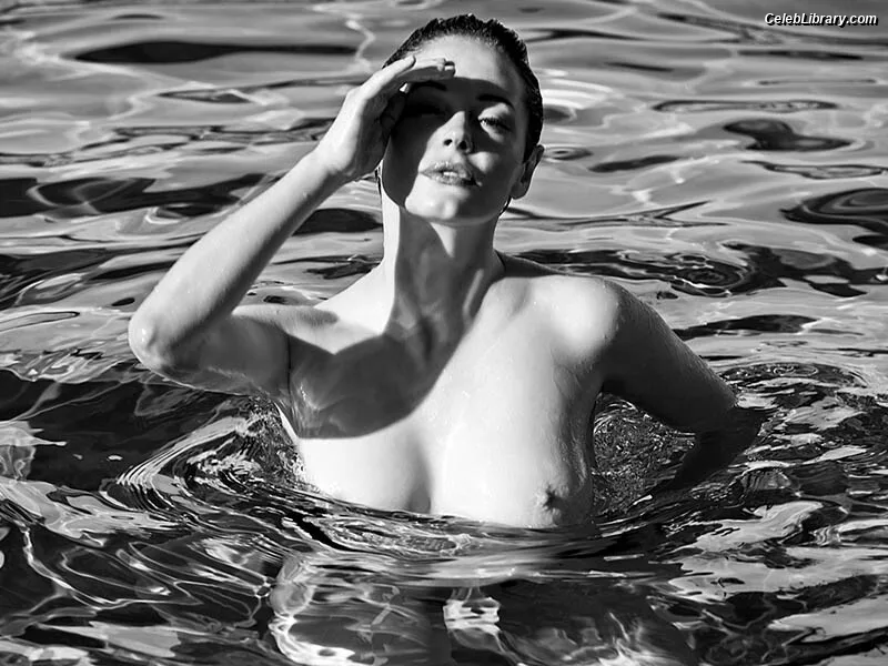 Rose McGowan photo 2 of 218
