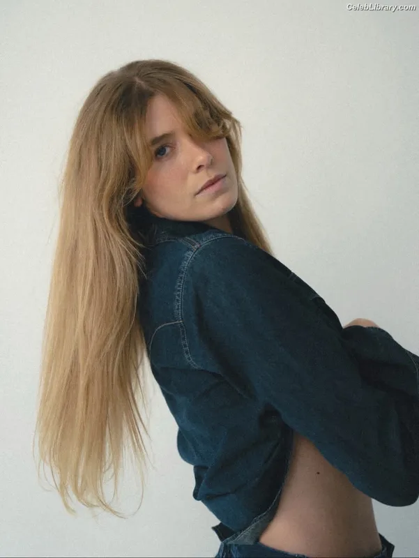 Rose Reid photo 6 of 6