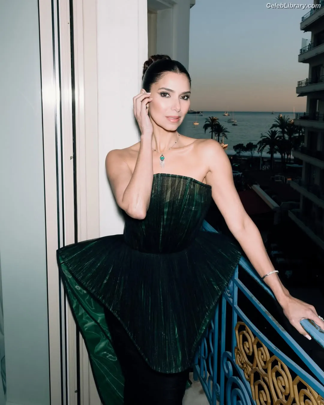 Roselyn Sanchez photo 23 of 164