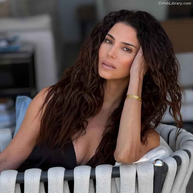 Roselyn Sanchez photo 14 of 161