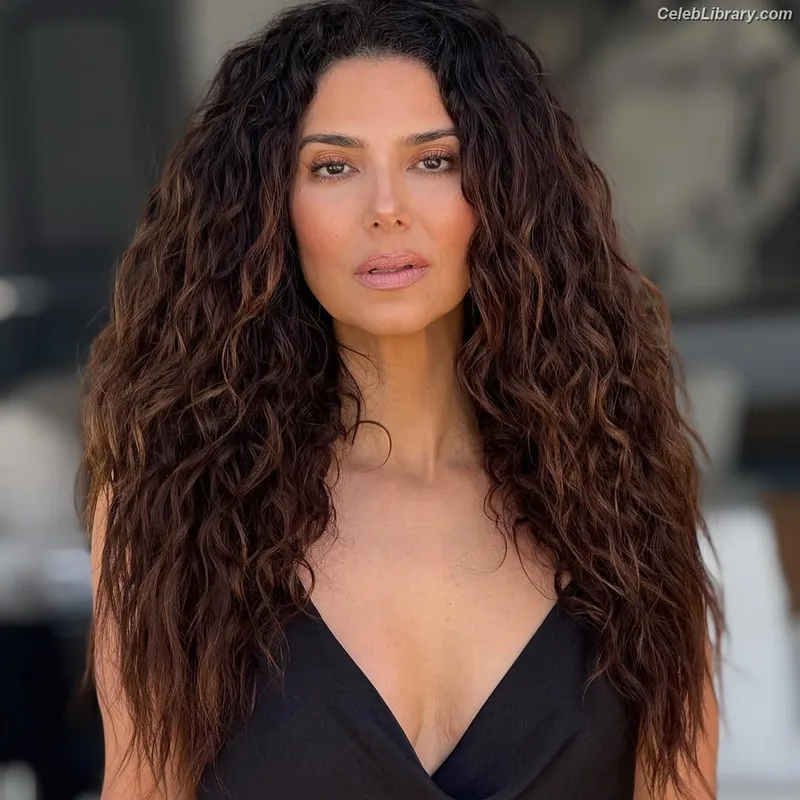 Roselyn Sanchez photo 15 of 161