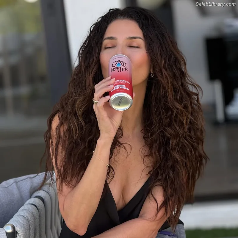 Roselyn Sanchez photo 20 of 161