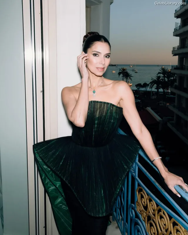 Roselyn Sanchez photo 21 of 161