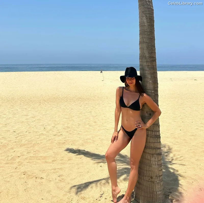 Roselyn Sanchez photo 7 of 161