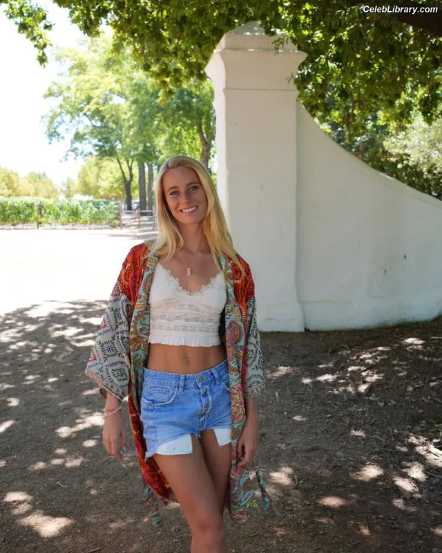 Rosi Walden photo 14 of 55