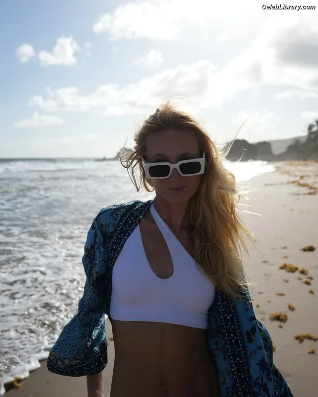 Rosi Walden photo 24 of 55