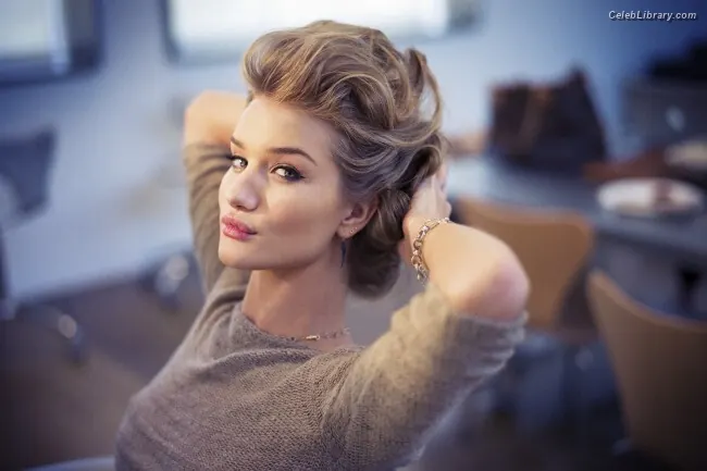 Rosie Huntington-Whiteley photo 16 of 847