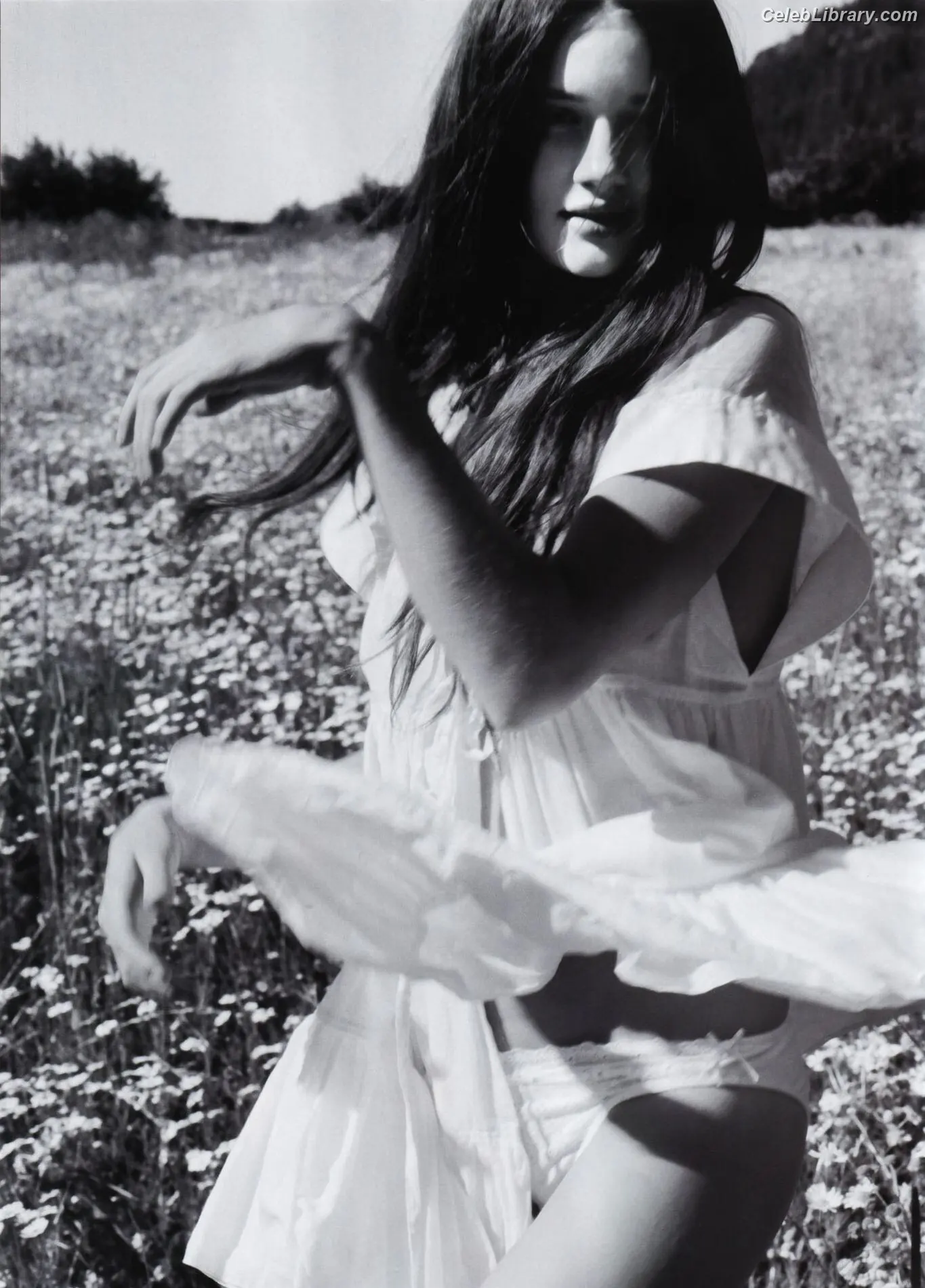Rosie Huntington-Whiteley photo 3 of 847