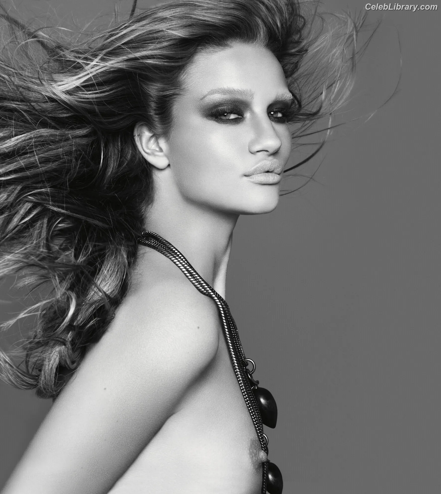 Rosie Huntington-Whiteley photo 3 of 847