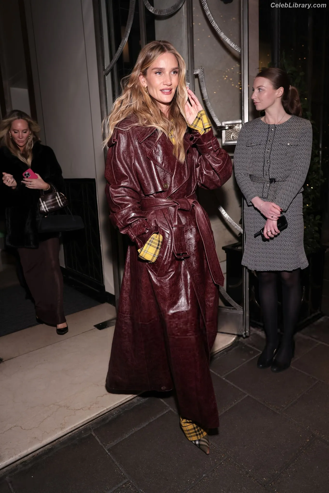Rosie Huntington-Whiteley photo 5 of 847