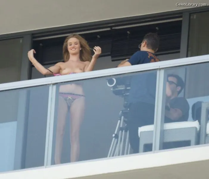 Rosie Huntington-Whiteley photo 9 of 847