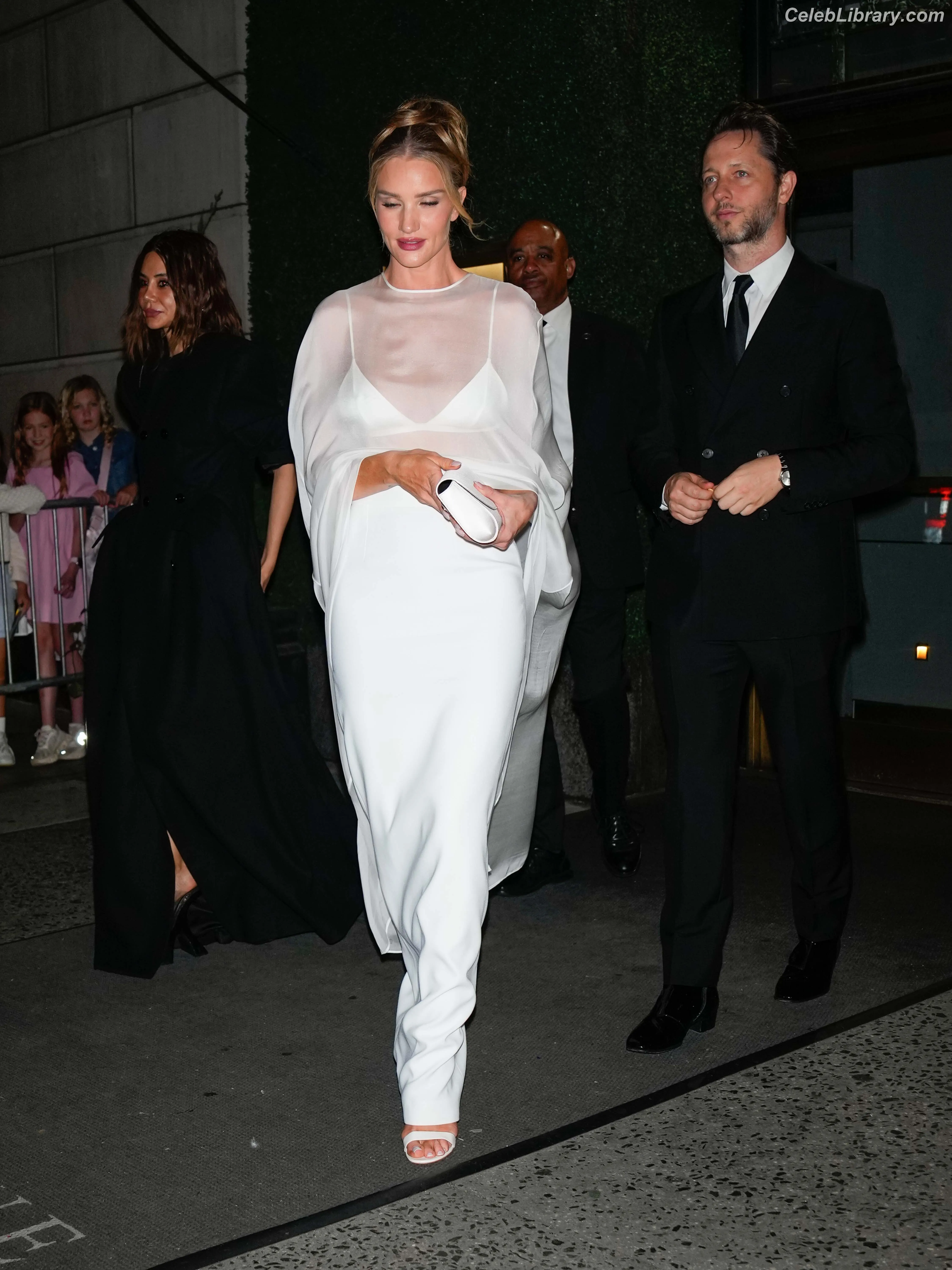 Rosie Huntington-Whiteley photo 16 of 847
