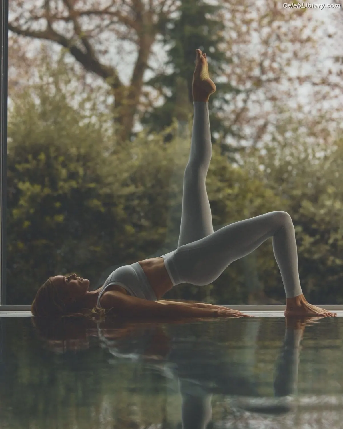 Rosie Huntington-Whiteley photo 14 of 847