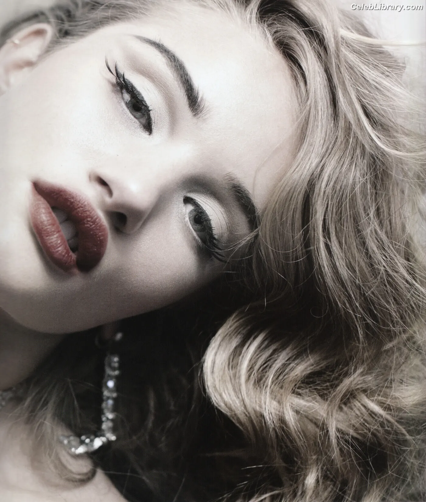 Rosie Huntington-Whiteley photo 24 of 847