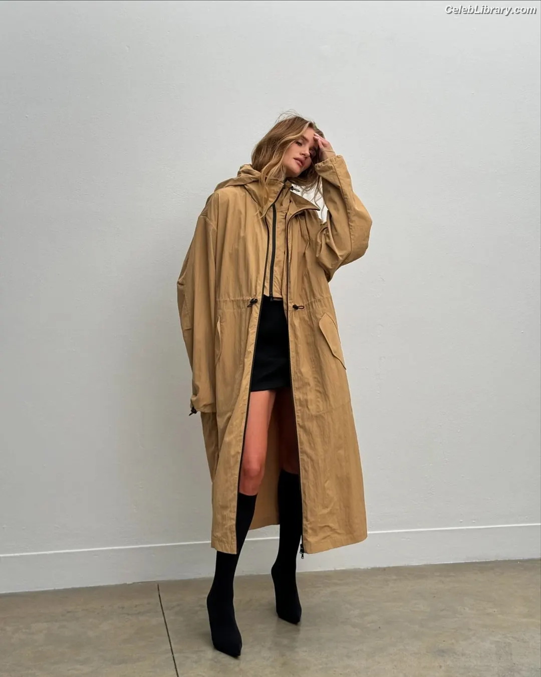 Rosie Huntington-Whiteley photo 15 of 847