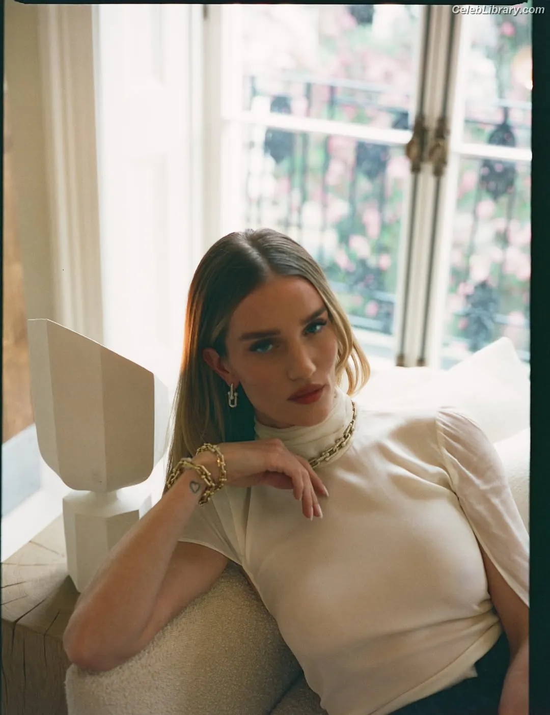 Rosie Huntington-Whiteley photo 11 of 847