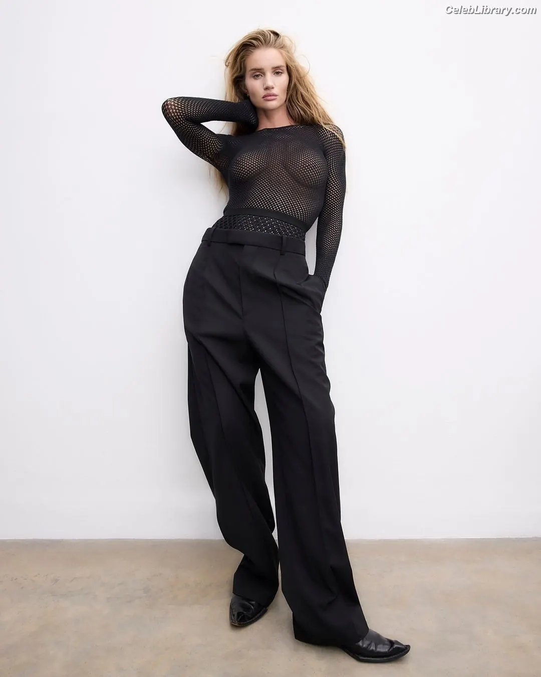 Rosie Huntington-Whiteley photo 5 of 847
