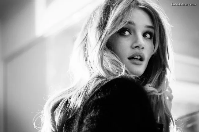 Rosie Huntington-Whiteley photo 21 of 846
