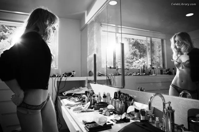 Rosie Huntington-Whiteley photo 24 of 846