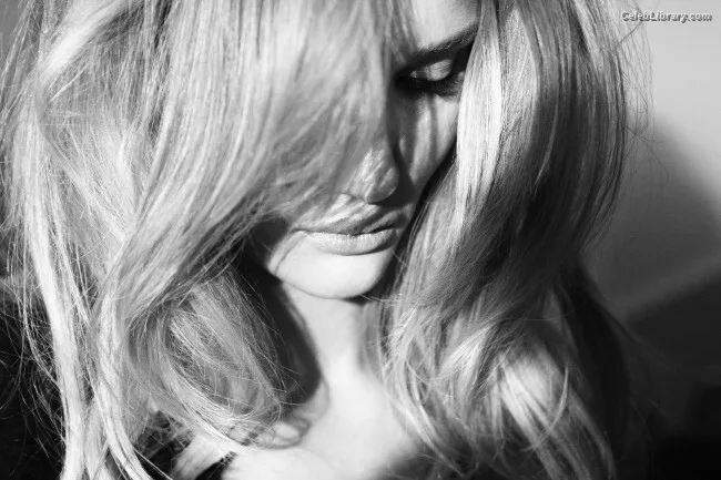 Rosie Huntington-Whiteley photo 1 of 846