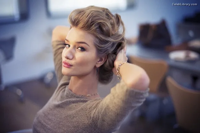 Rosie Huntington-Whiteley photo 16 of 846