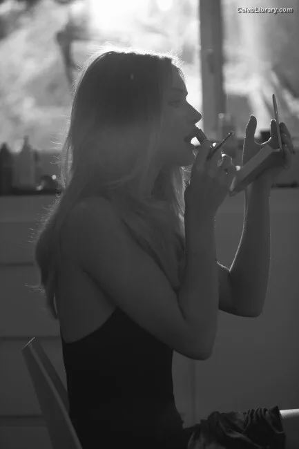 Rosie Huntington-Whiteley photo 21 of 846