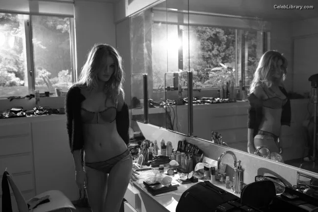 Rosie Huntington-Whiteley photo 24 of 846